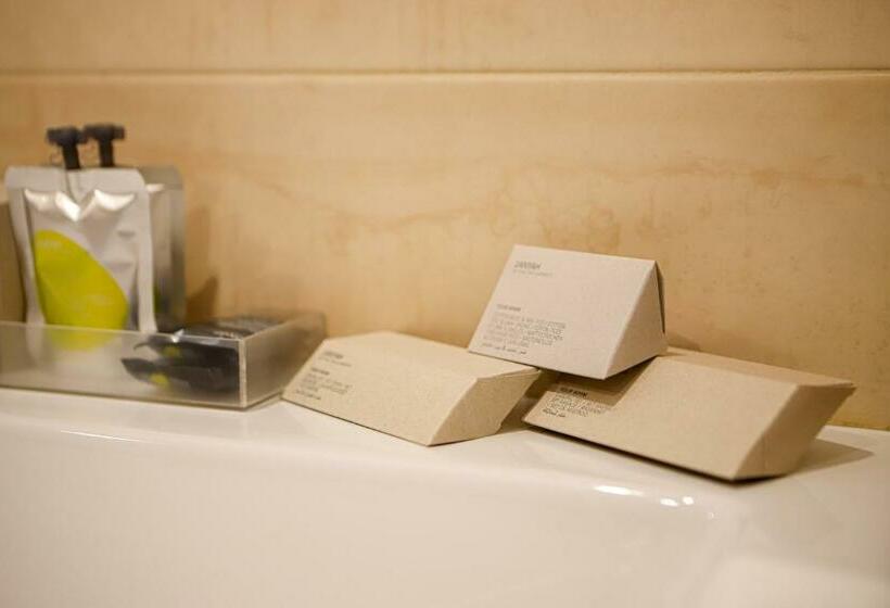 غرفة سوبيريور, Diplomatic