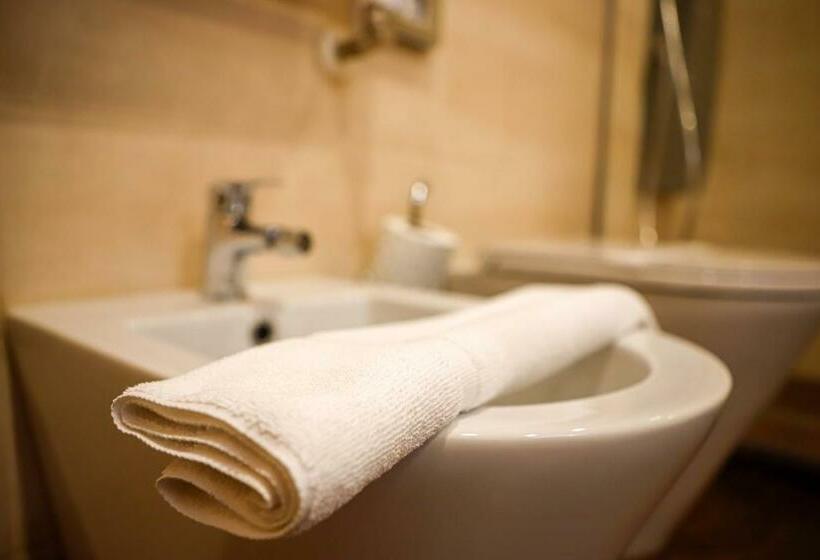 غرفة سوبيريور, Diplomatic