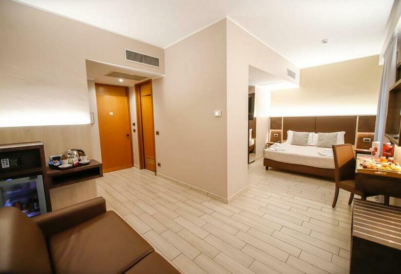 غرفة سوبيريور, Diplomatic