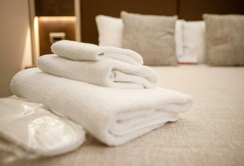 غرفة سوبيريور, Diplomatic