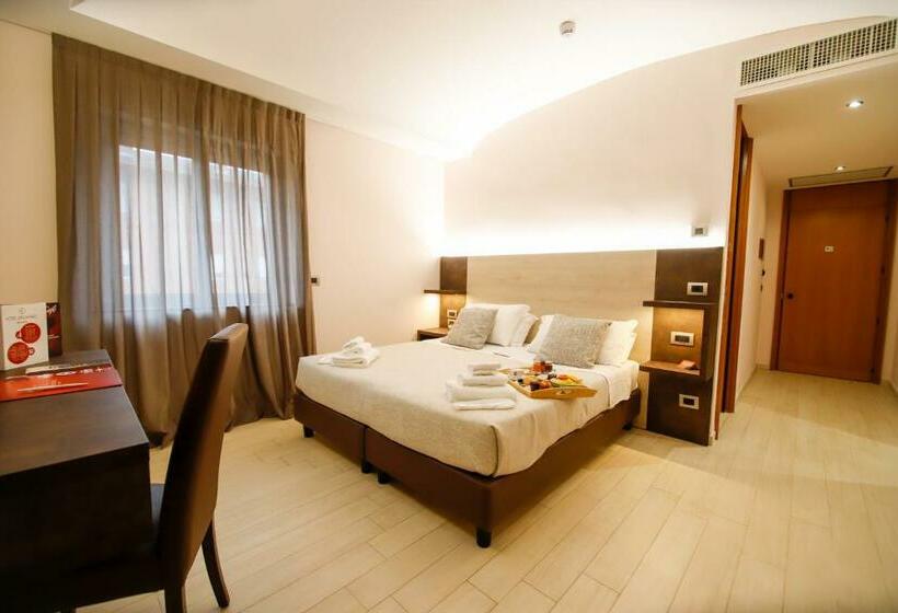 غرفة سوبيريور, Diplomatic