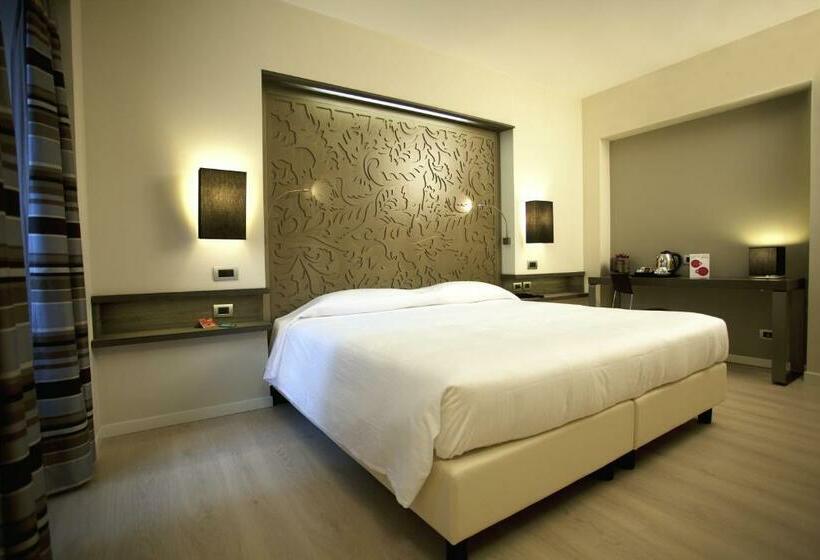 غرفة سوبيريور, Diplomatic