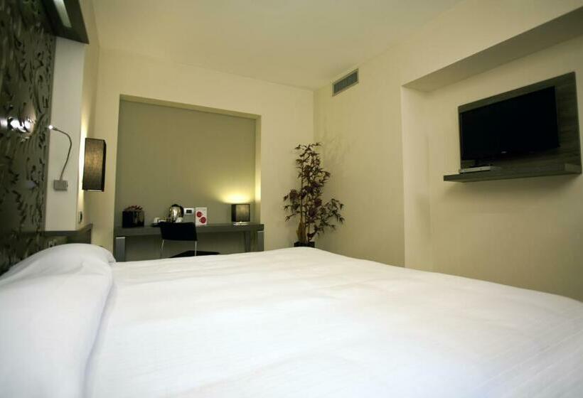 غرفة سوبيريور, Diplomatic