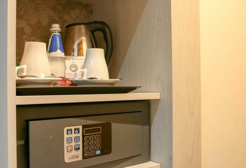 غرفة سوبيريور, Diplomatic