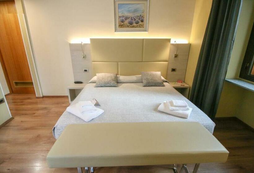 غرفة سوبيريور, Diplomatic