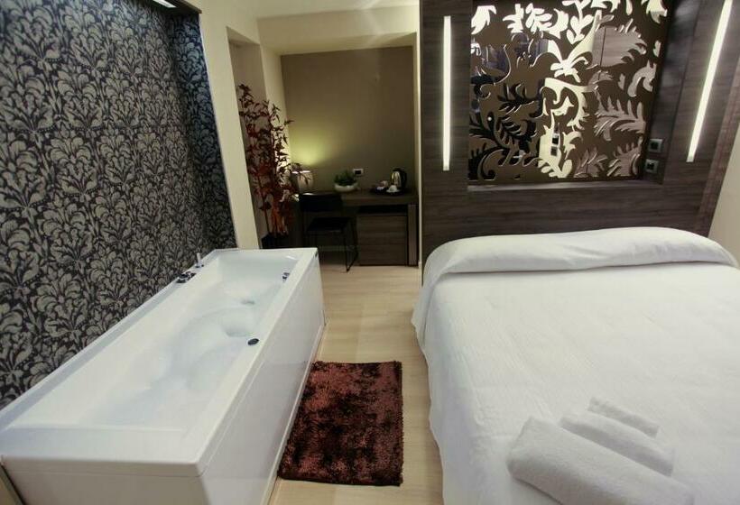 غرفة سوبيريور, Diplomatic