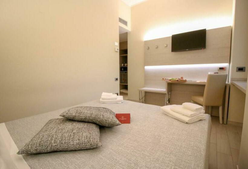 غرفة سوبيريور, Diplomatic