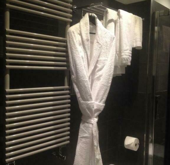 غرفة سوبيريور, Diplomatic