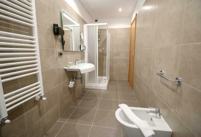 غرفة سوبيريور, Diplomatic