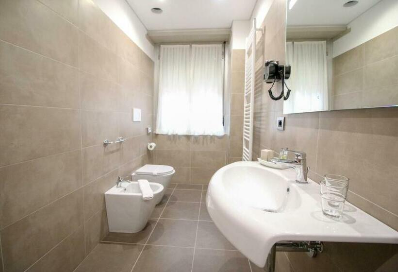 غرفة سوبيريور, Diplomatic