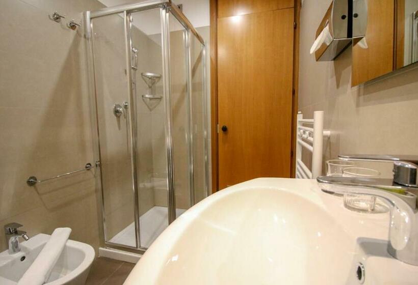 غرفة سوبيريور, Diplomatic