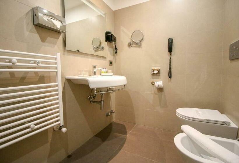 غرفة سوبيريور, Diplomatic