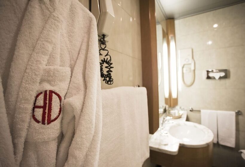 غرفة قياسية فردية, Diplomatic