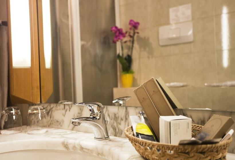 غرفة قياسية, Diplomatic