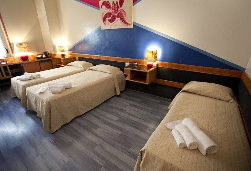 غرفة قياسية ثلاثية, Diplomatic