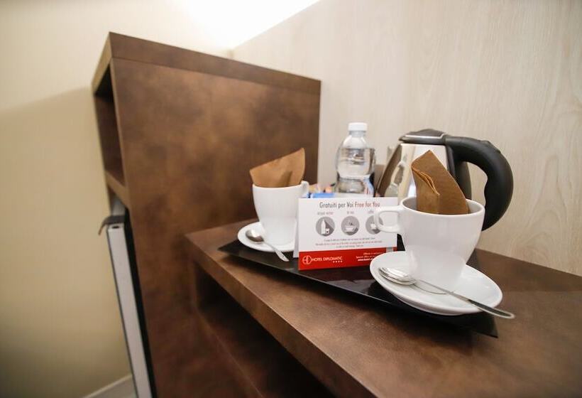 جناح جونيور, Diplomatic