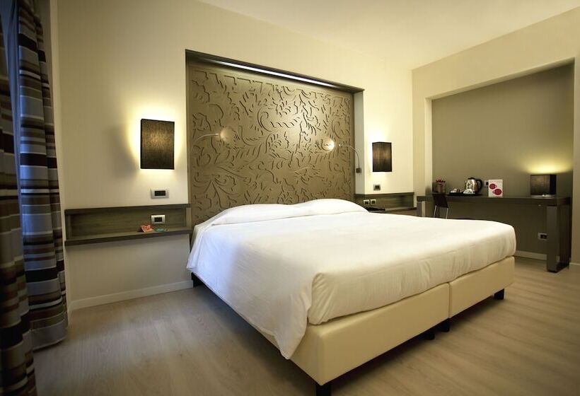 جناح جونيور, Diplomatic