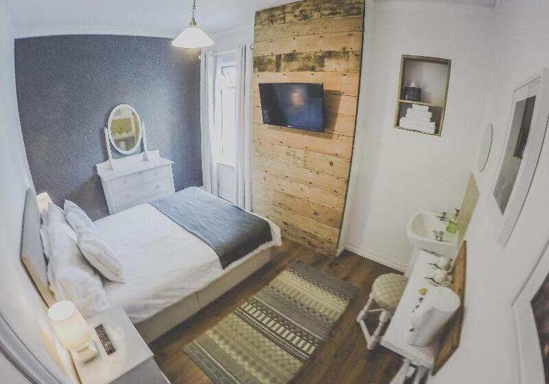 جناح جونيور, Diplomatic