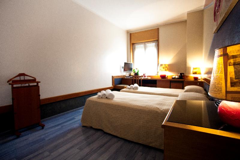 غرفة قياسية, Diplomatic