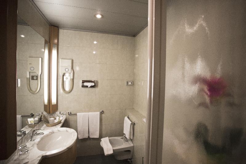 غرفة قياسية, Diplomatic