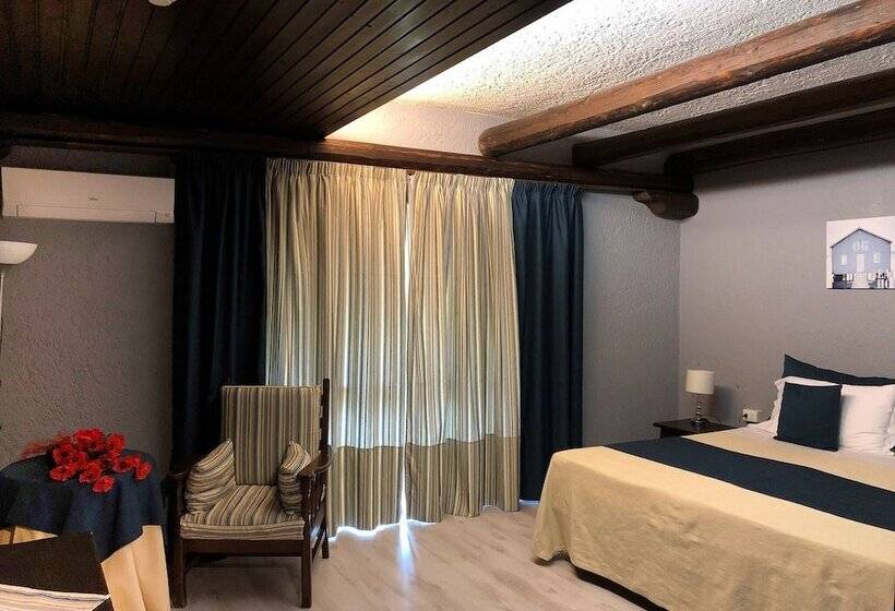 חדר סטנדרט לשלושה, El Rustego