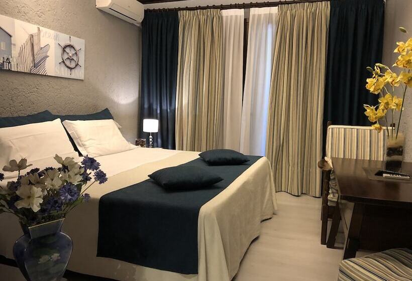 חדר סטנדרט לשלושה, El Rustego