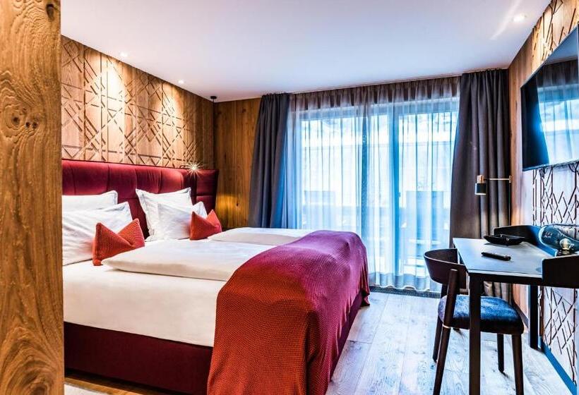 جناح جونيور, Granbaita Dolomites