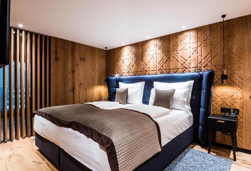 جناح جونيور, Granbaita Dolomites