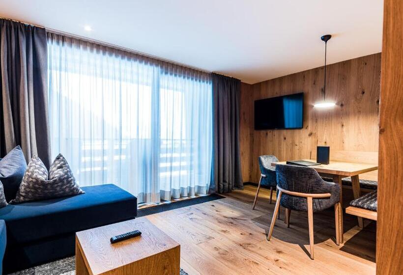 جناح جونيور, Granbaita Dolomites