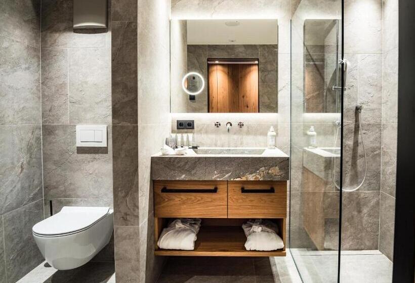 جناح مطلّ علي الجبل, Granbaita Dolomites