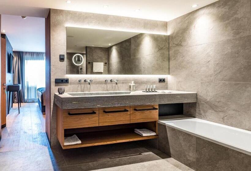 جناح مطلّ علي الجبل, Granbaita Dolomites