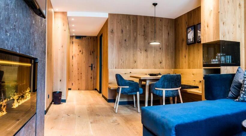 جناح مطلّ علي الجبل, Granbaita Dolomites