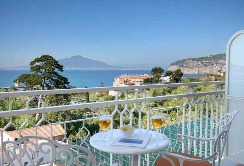 اتاق پرمیوم با چشم‌انداز دریا, Grand Hotel De La Ville