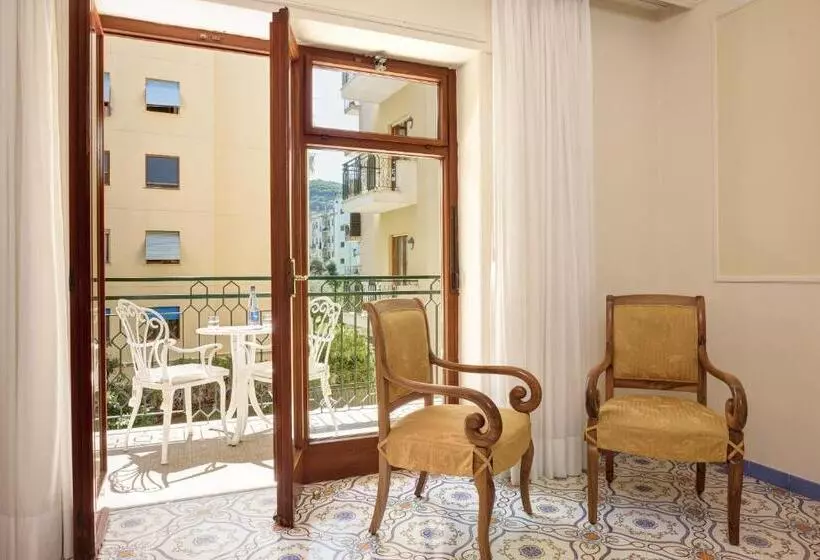 اتاق کلاسیک سه تخته, Grand Hotel De La Ville