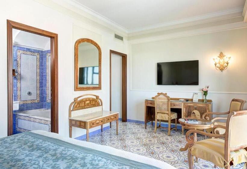 חדר דלוקס צדדי נוף לים, Grand Hotel De La Ville