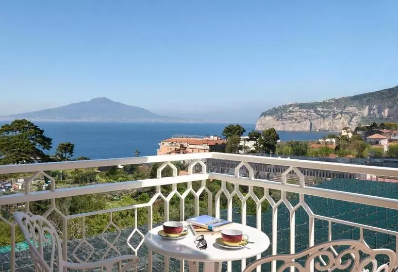 اتاق لوکس با چشم‌انداز دریا, Grand Hotel De La Ville