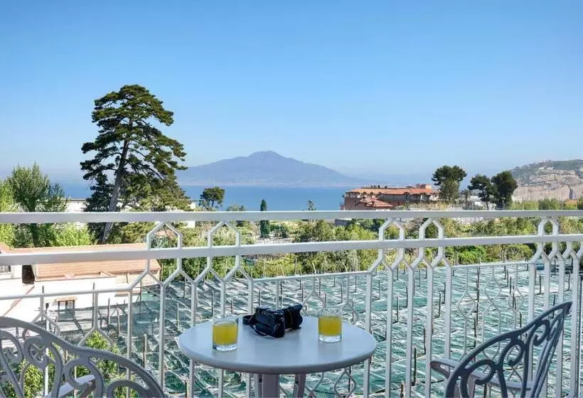 اتاق کامفورت با چشم‌انداز کنار دریا, Grand Hotel De La Ville