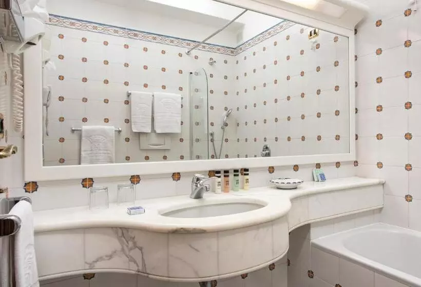 اتاق استاندارد یک تخته با بالکن, Grand Hotel De La Ville