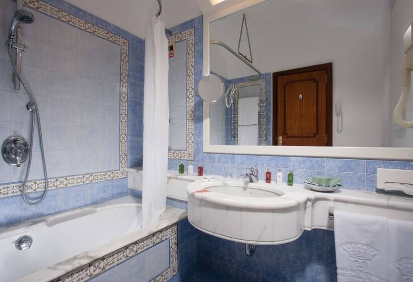 Classic room with balcony, Grand Hotel De La Ville