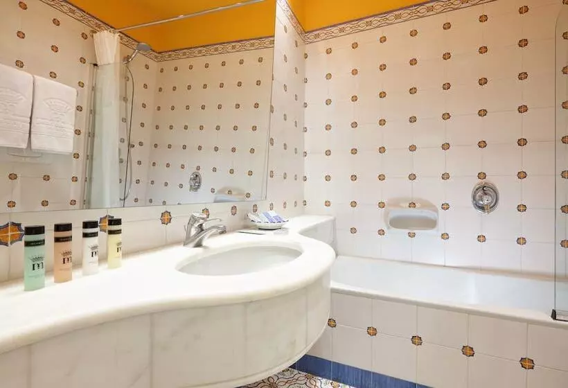 اتاق استاندارد با بالکن, Grand Hotel De La Ville