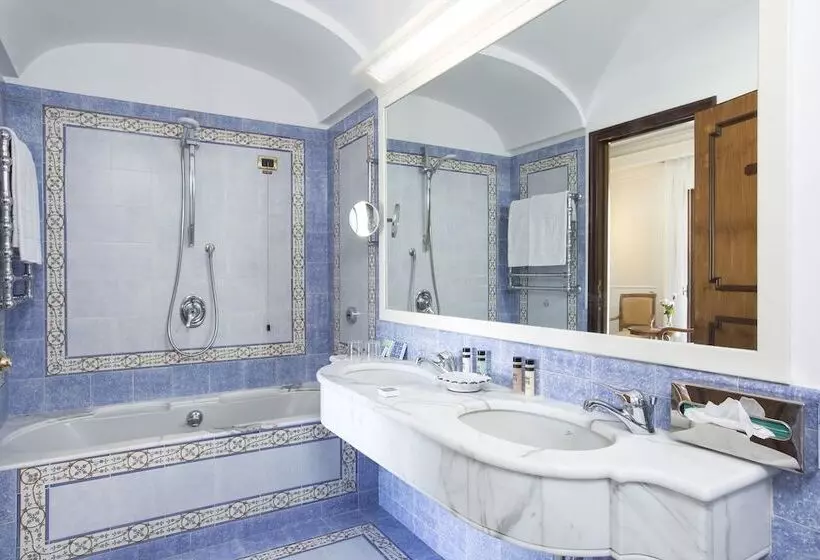 اتاق کامفورت با چشم‌انداز کنار دریا, Grand Hotel De La Ville