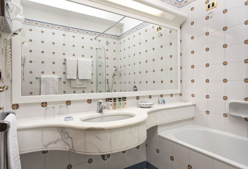 חדר סטנדרט יחיד עם מרפסת, Grand Hotel De La Ville