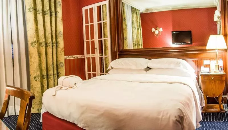 اتاق اکونومی, Grand Hotel Sitea