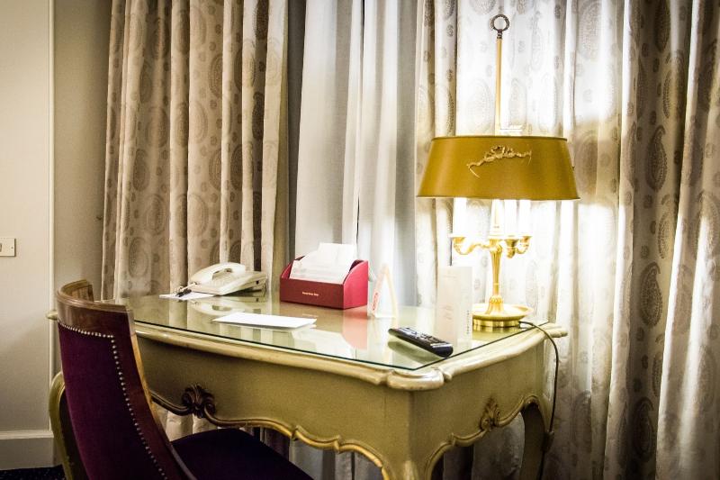 جناح جونيور, Grand Hotel Sitea