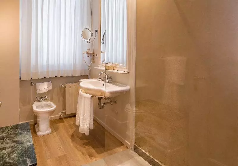 اتاق استاندارد سه نفره, Grand Hotel Sitea