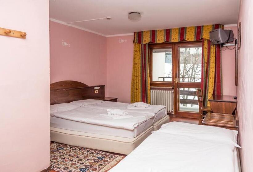 غرفة قياسية ثلاثية, La Terrazza