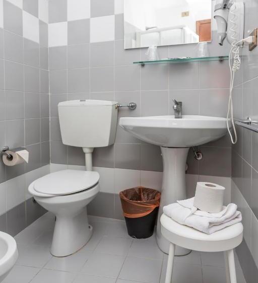 غرفة قياسية رباعية, La Terrazza