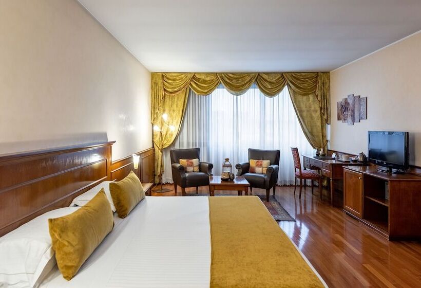 سوئیت جونیور با ماساژ آبی, Leopardi