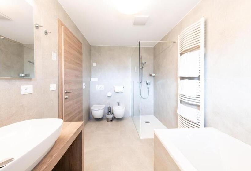 バルコニー付きジュニアスイート, Lisetta