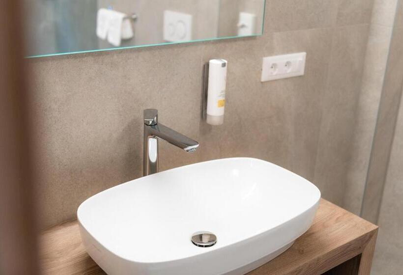 マウンテンビュースイート, Lisetta